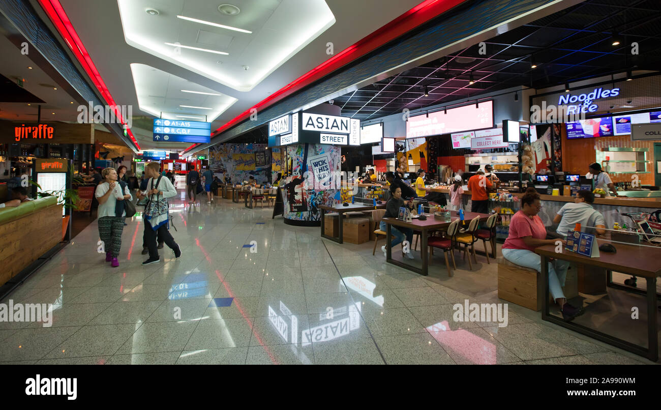 Il terminal dell aeroporto di Dubai City e emirato negli Emirati Arabi Uniti il Medio Oriente Foto Stock