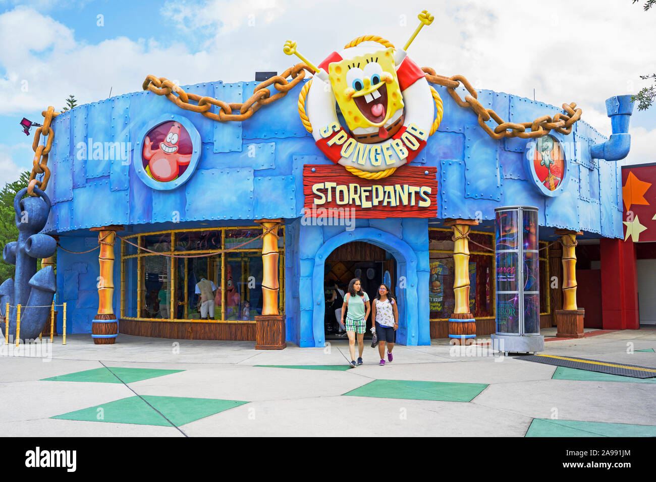 SpongeBob Store presso gli Universal Studios Orlando, People Shopping all'interno, SpongeBob SquarePants, StorePants Shop ingresso, esterno, Florida, Stati Uniti d'America Foto Stock