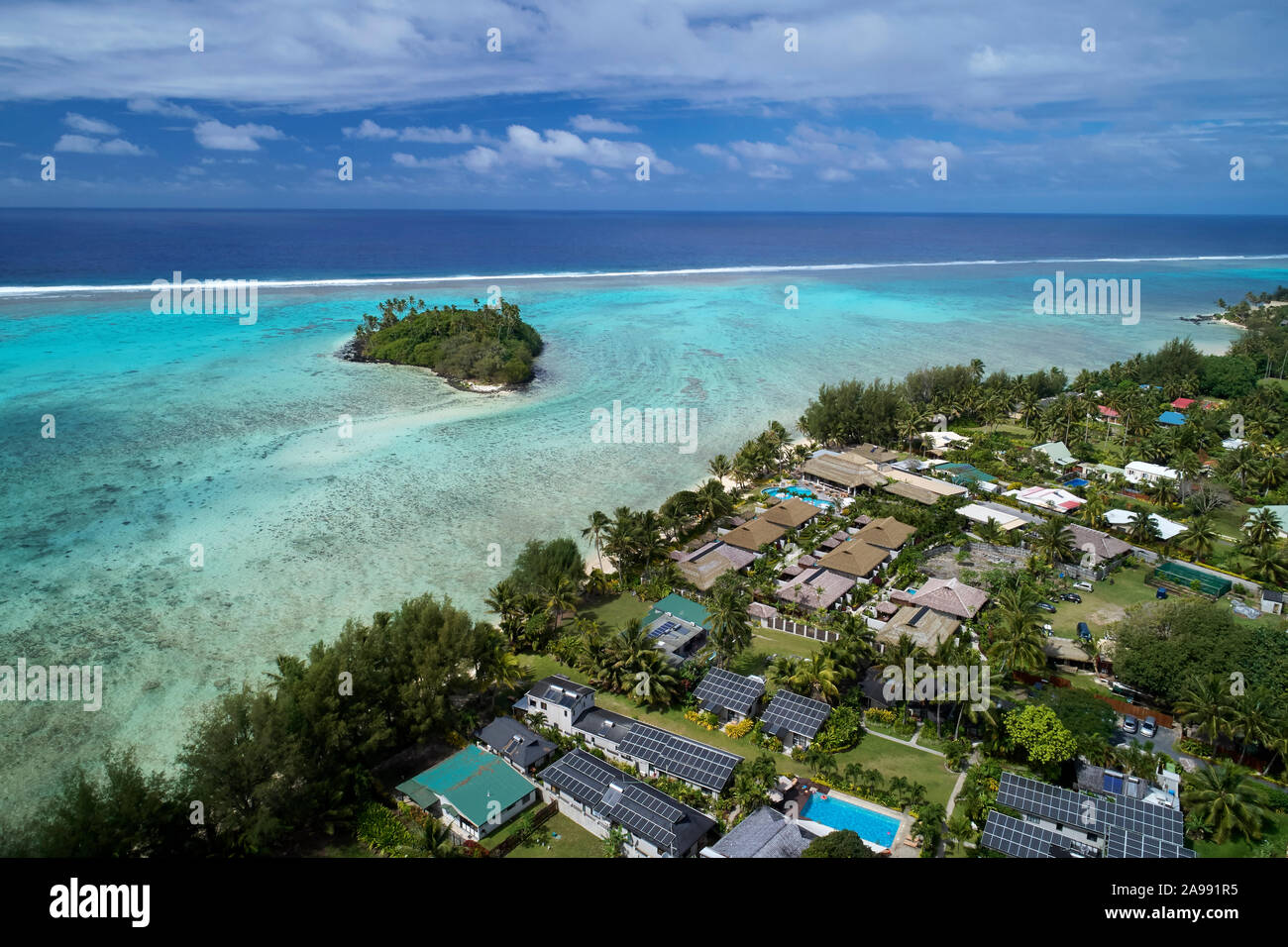 Isola Taakoka, Muri Lagoon, e Nautilus Resort Rarotonga Isole Cook, South Pacific - antenna fuco Foto Stock