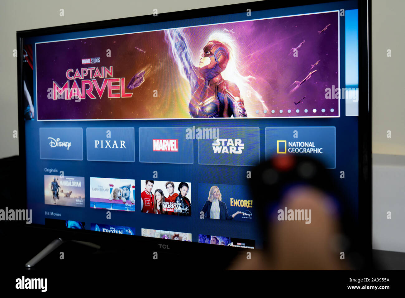 On line il video streaming Disney plus schermo sul televisore Foto Stock