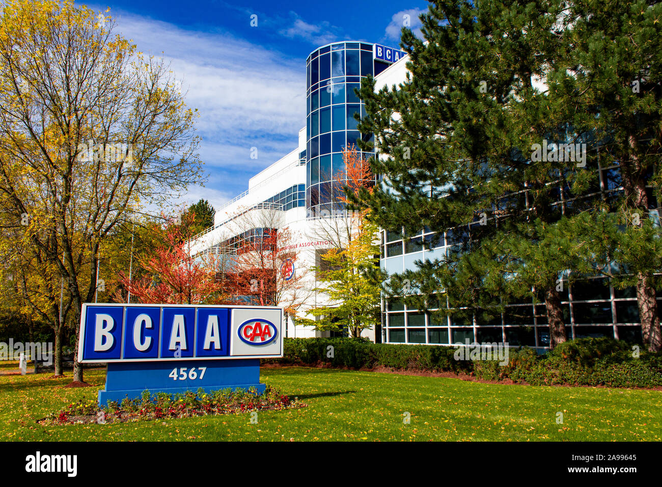 BCAA (British Columbia Automobile Association) segno di fronte al quartier generale Foto Stock