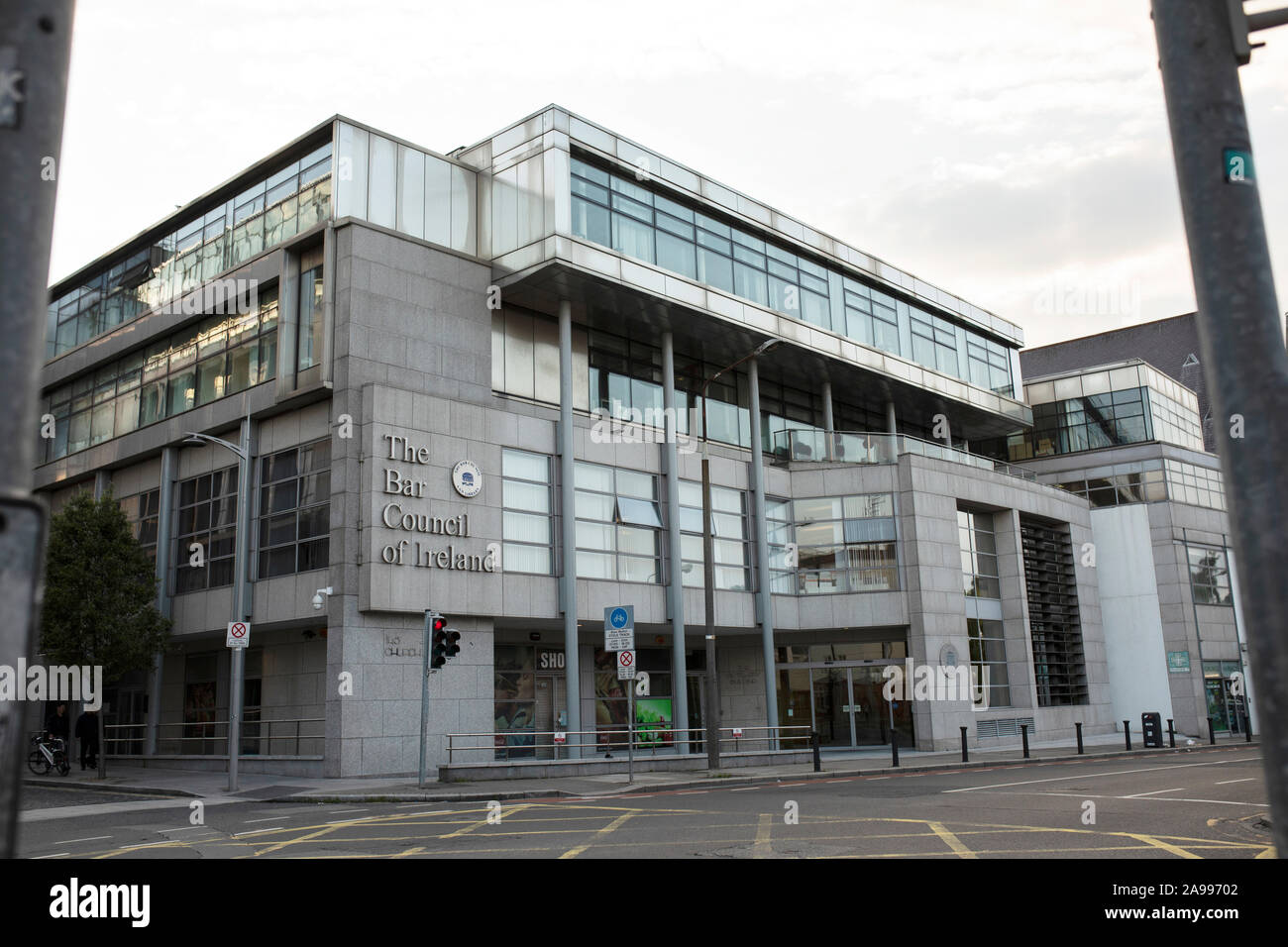 Il Bar Consiglio dell Irlanda edificio su Church Street a Dublino, in Irlanda, in una sera d'estate. Foto Stock