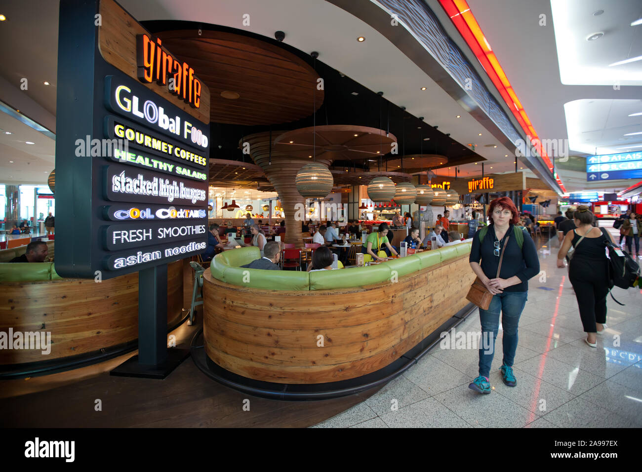 Il terminal dell aeroporto di Dubai City e emirato negli Emirati Arabi Uniti il Medio Oriente Foto Stock