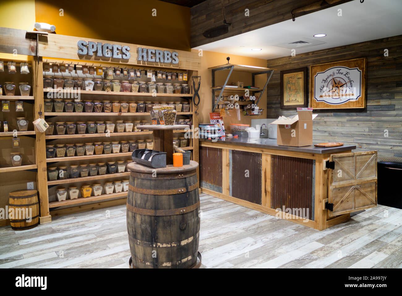 Interno di La Spezia & Tea scambio a OWA Amusement Park e il centro commerciale per lo shopping in Foley, Alabama, Stati Uniti d'America. Foto Stock