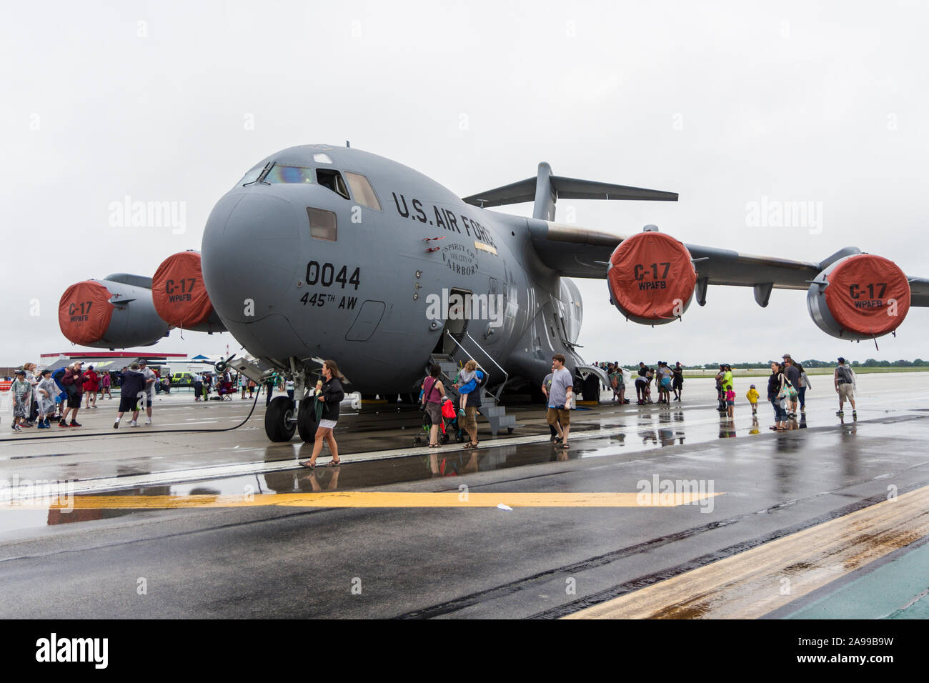 Una Forza aerea degli Stati Uniti C-17 Globemaster III si siede sul display statico al 2015 Airshow di Dayton. Foto Stock