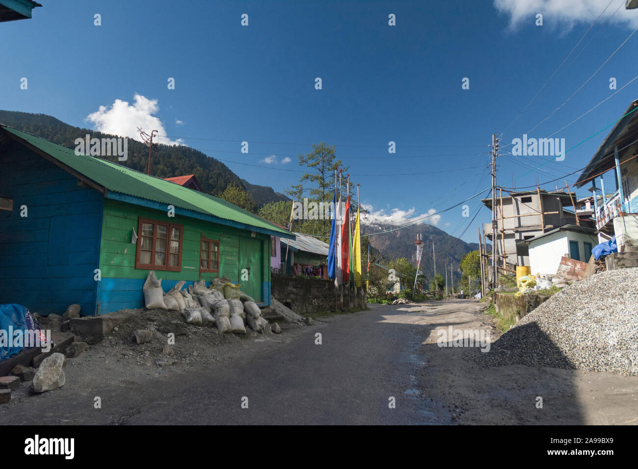 Lachung villaggio nei pressi di Yumthang Valley, Lachung, Sikkim, India Foto Stock