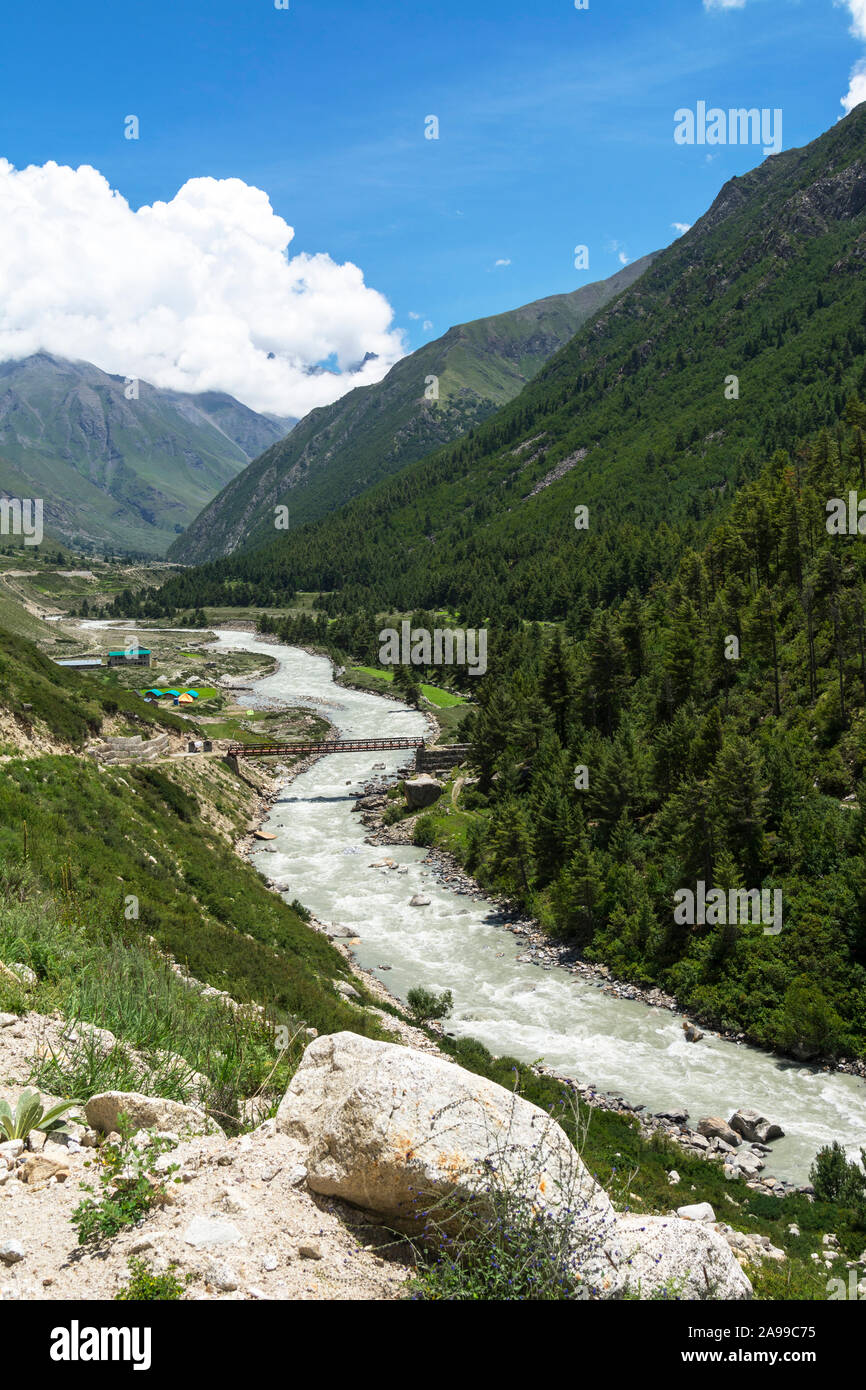 Vista di Baspa glaciaal river, Himachal Pradesh, India Foto Stock