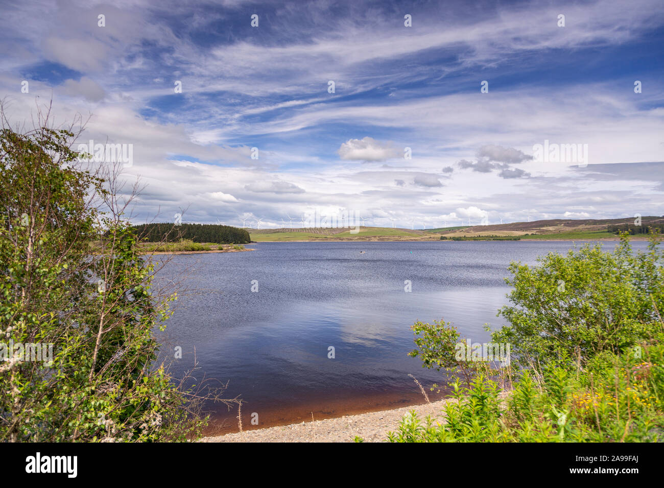 Llyn Brenig e le centrali eoliche Clocaenog, il Galles del Nord Foto Stock