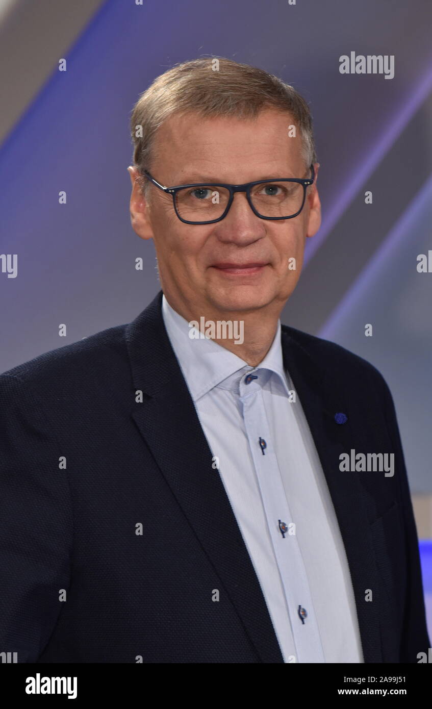 Colonia, Germania. Xiii Nov, 2019. Il presentatore Günther Jauch è una valutazione sull'ARD talk show ' Maischberger . La settimana ' Credito: Horst Galuschka/dpa/Horst Galuschka dpa/Alamy Live News Foto Stock