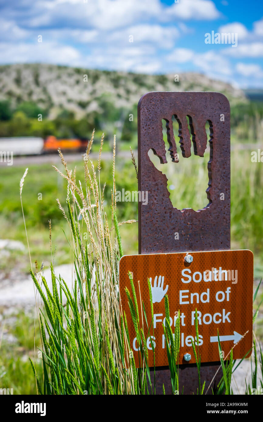 Tre Forchette, MT, Stati Uniti d'America - 5 Giugno 2019: una direzione alla estremità sud di Fort Rock Trail Foto Stock