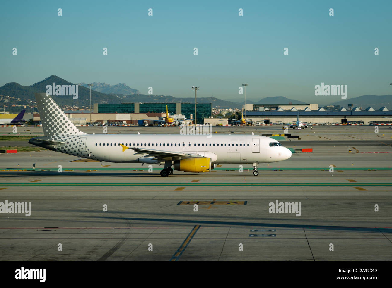 Un piano pronto al decollo. In aeroporto. Turistiche e concetto di viaggio Foto Stock