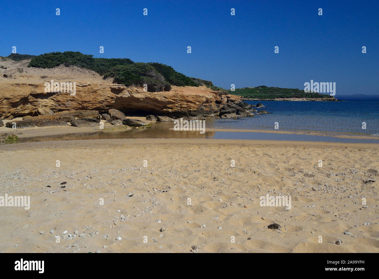 Panorama che si vede di Su Pallosu coast Foto Stock