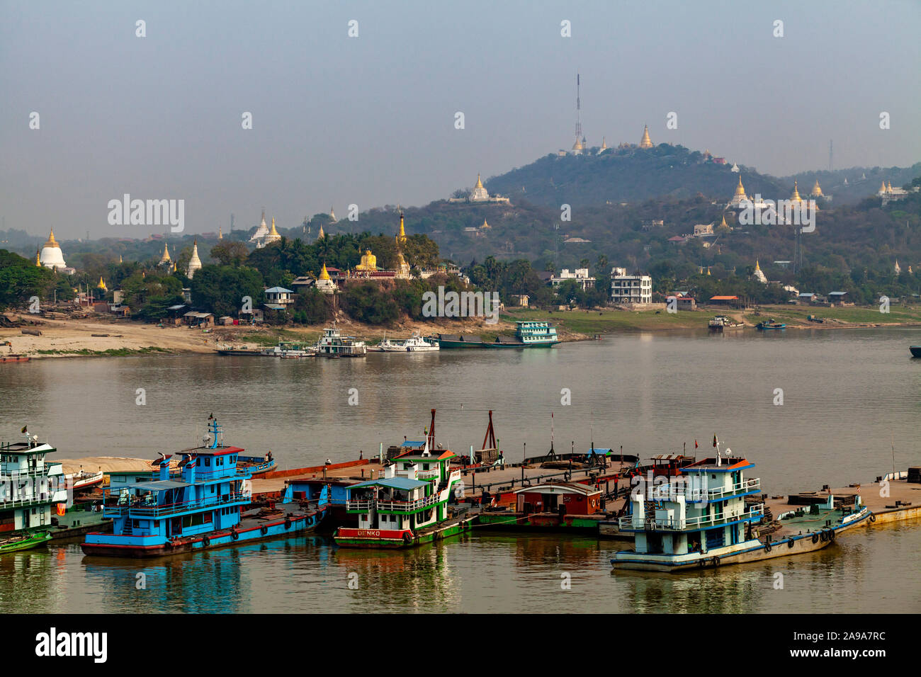 Sagaing Hill e il fiume Irrawaddy, Sagaing, Mandalay Myanmar. Foto Stock