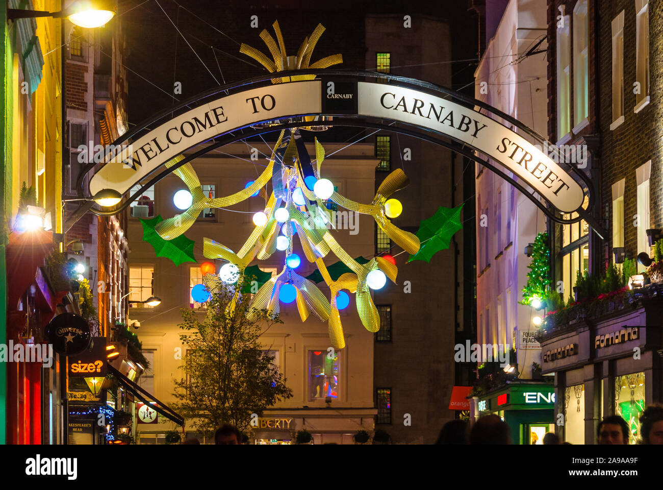 LONDON, Regno Unito - CIRCA NEL DICEMBRE 2011: decorazione di Natale a Carnaby Street. Foto Stock