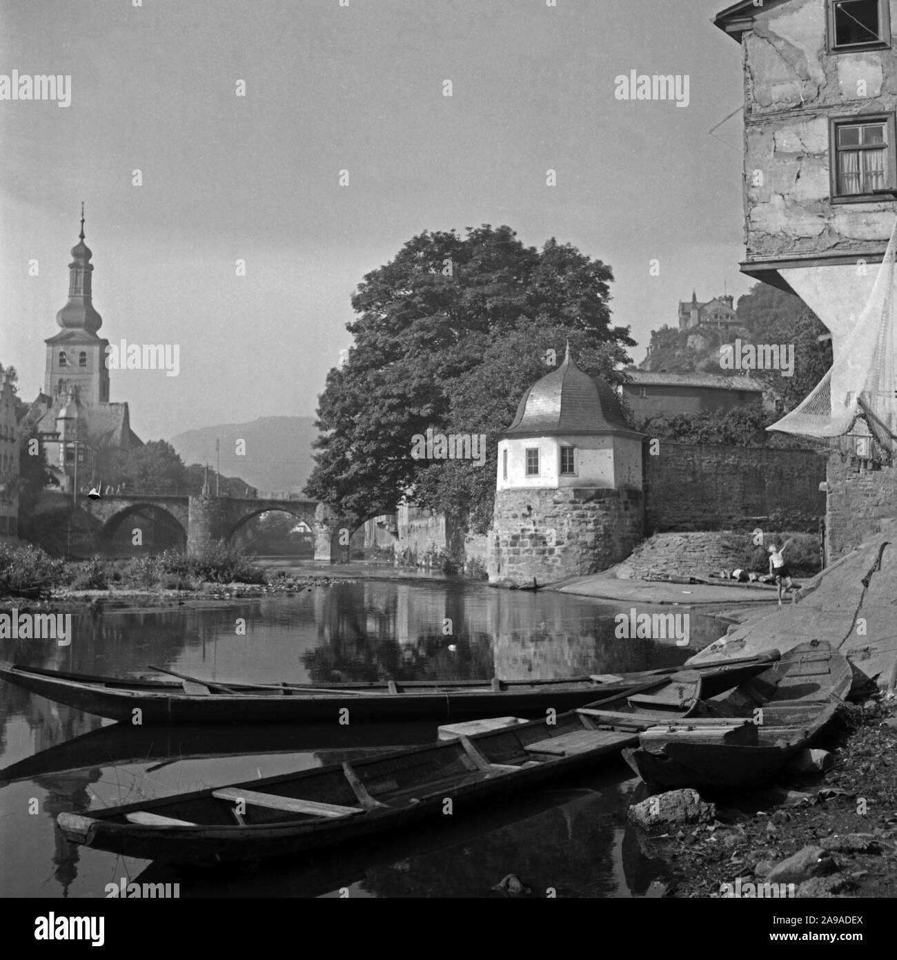 In prossimità del ponte vecchio presso la città di Bad Kreuznach, Germania 1930s. Foto Stock