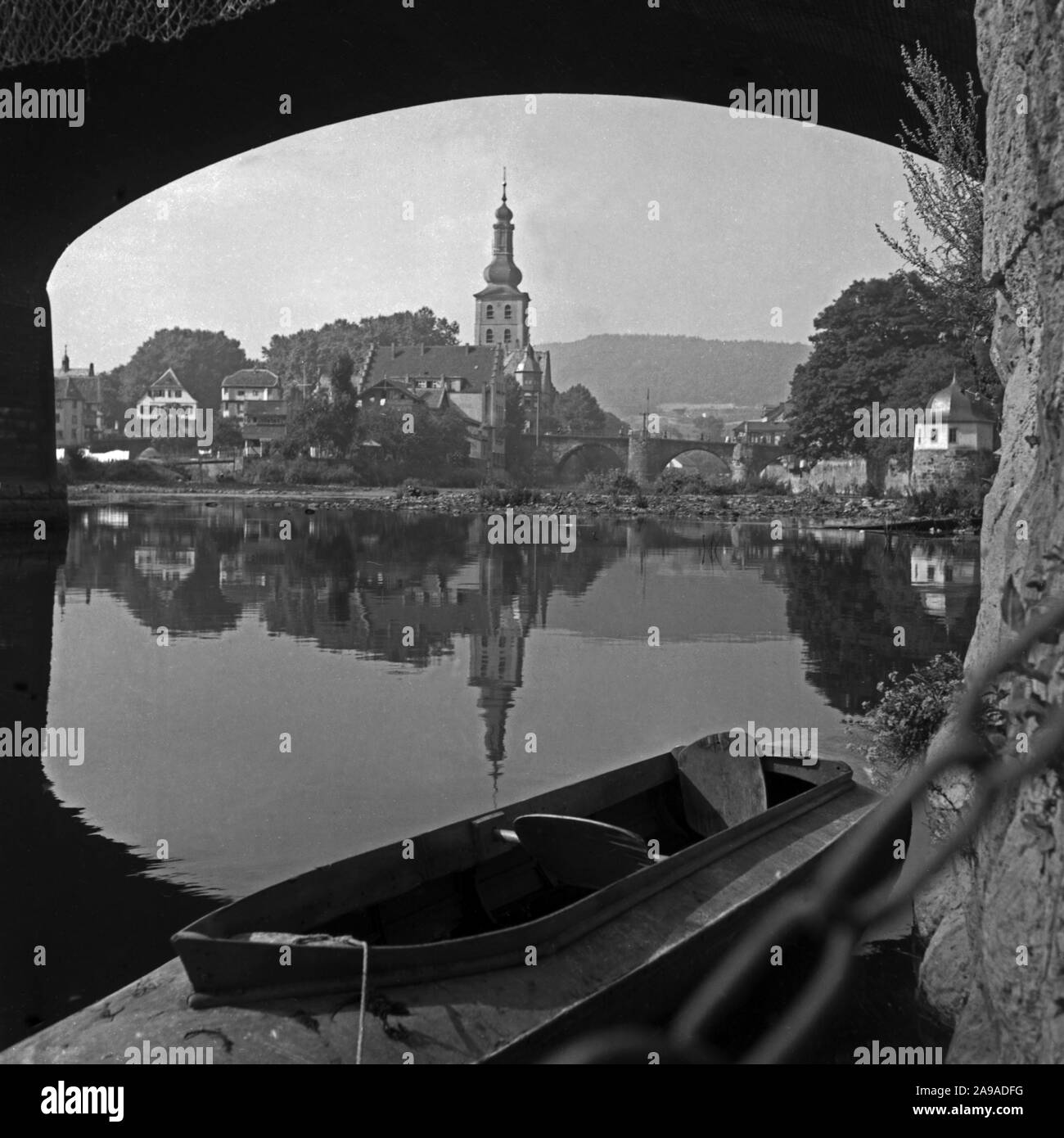 In prossimità del ponte vecchio presso la città di Bad Kreuznach, Germania 1930s. Foto Stock