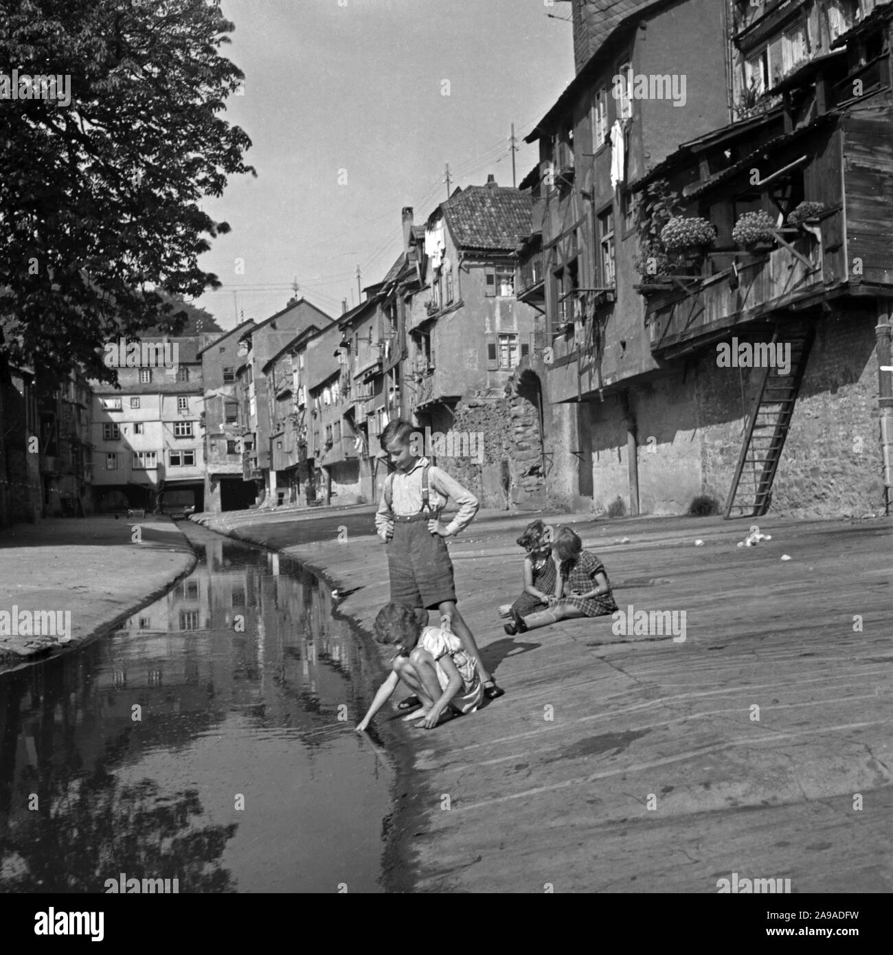 In prossimità del ponte vecchio presso la città di Bad Kreuznach, Germania 1930s. Foto Stock