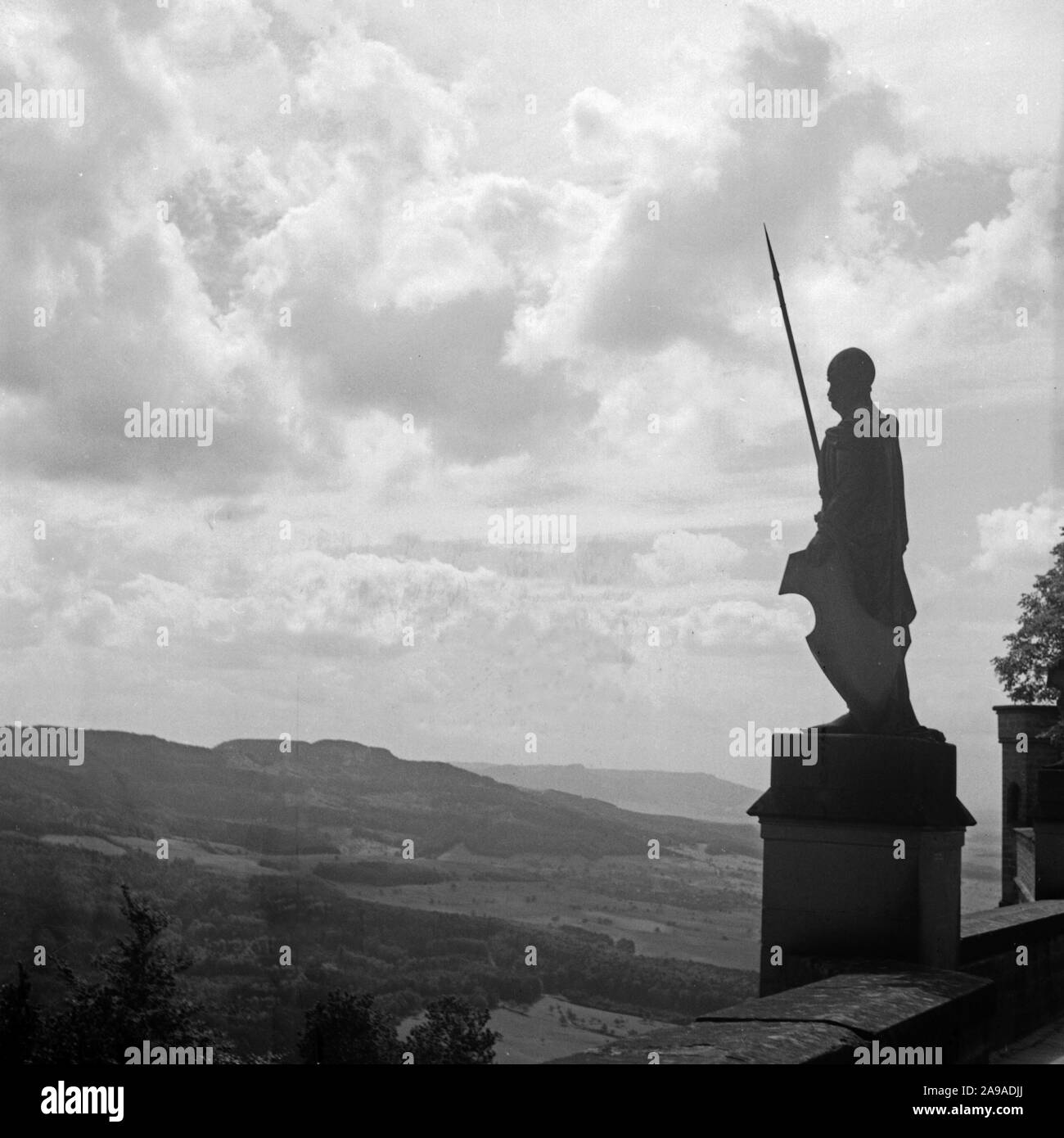 Hohenzollern Castello, sede ancestrale dell ultimo tedesco della famiglia imperiale, Germania 1930s. Foto Stock