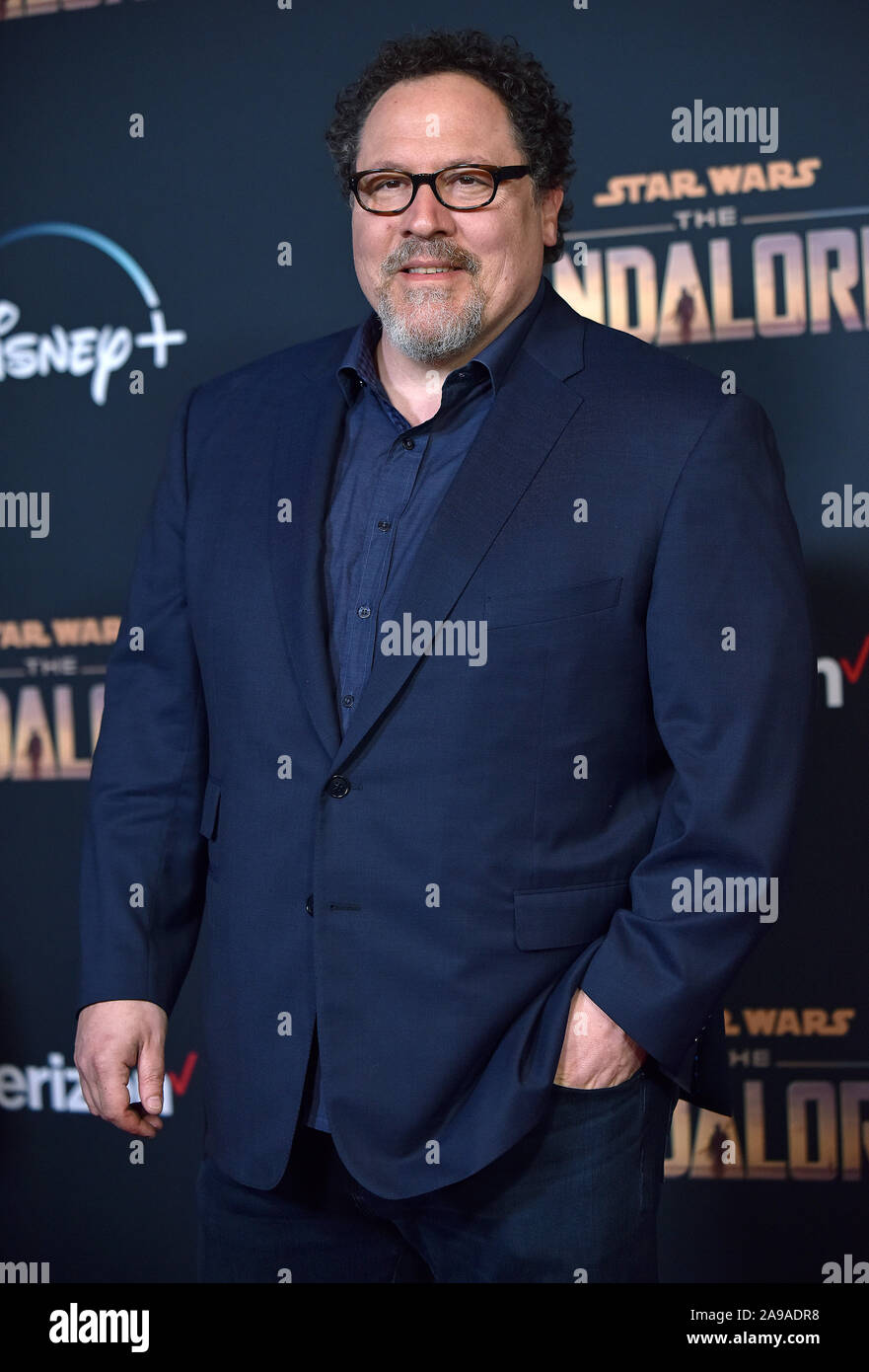 Los Angeles, Stati Uniti. Xiii Nov, 2019. Showrunner e produttore esecutivo Jon Favreau arriva per la premiere di Disney 's "il Mandalorian' al El Capitan Theatre di Los Angeles, California Mercoledì, Novembre 13, 2019. Foto di Chris Chew/UPI Credito: UPI/Alamy Live News Foto Stock