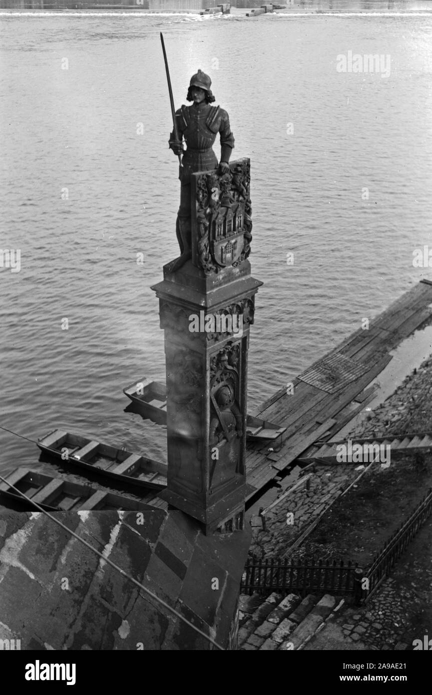 Titolo originale: la statua di Roland a Charles Bridge, il punto di riferimento del tedesco il corpo degli studenti di Praga nella sua lotta alle frontiere orientali del ge Foto Stock