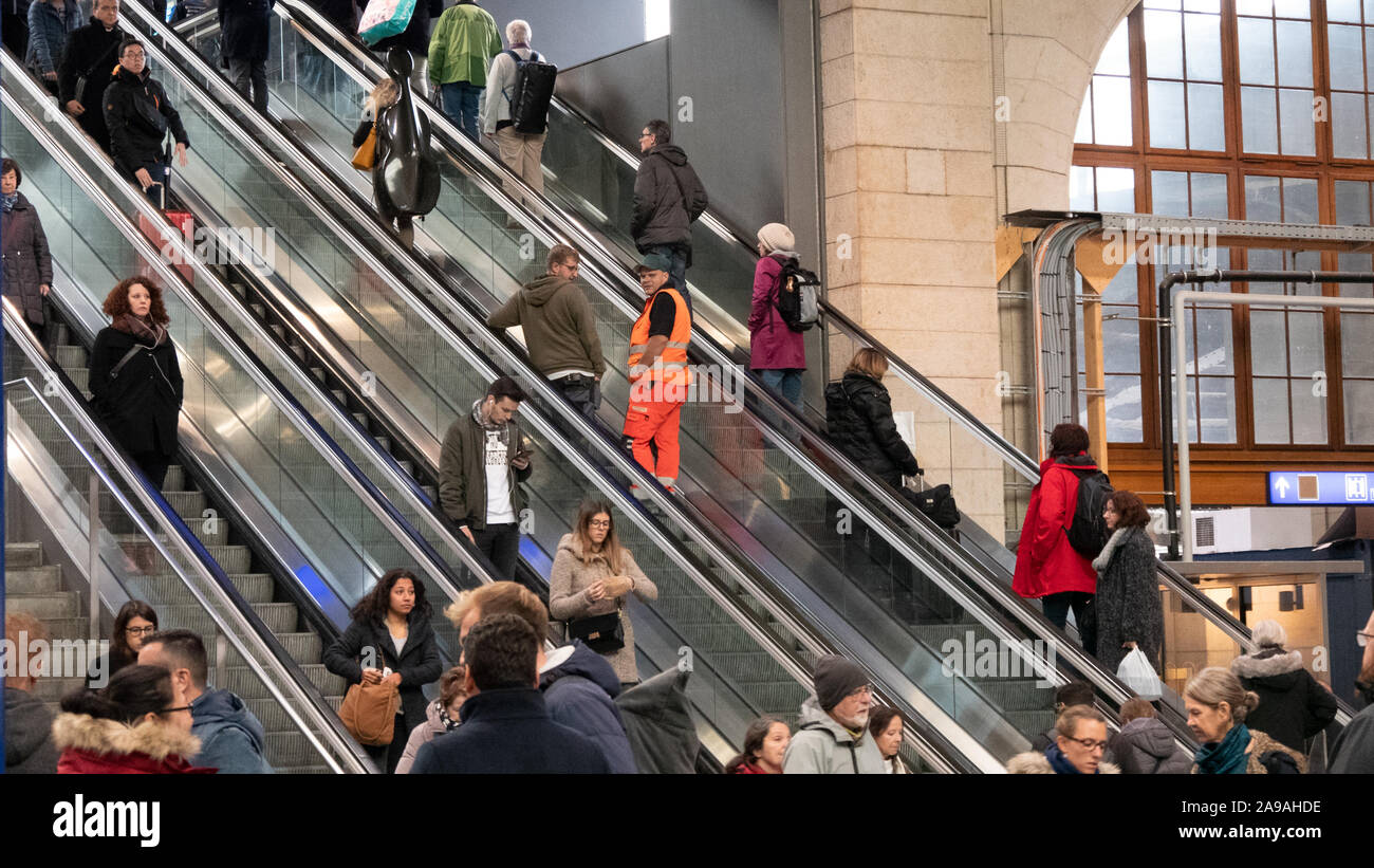 Ora di punta alla stazione principale Foto Stock