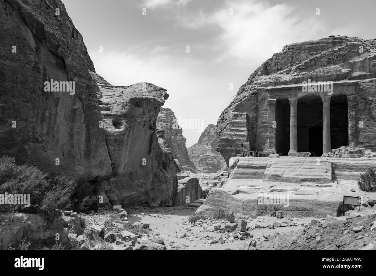 Rovine nabatee nelle montagne di Petra, Giordania Foto Stock