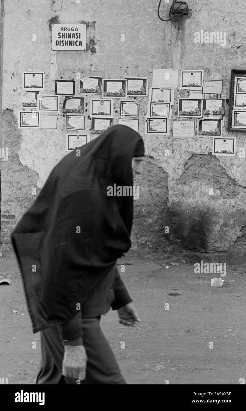 Necrologio avvisi, Tirana, ALBANIA, SEP' 91 Foto Stock