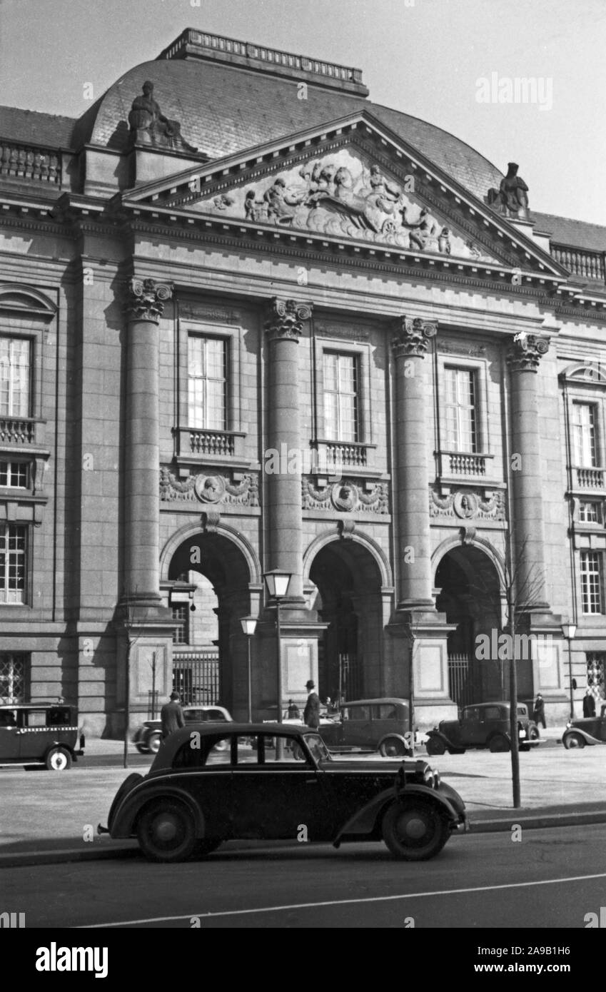 Una passeggiata a piedi attraverso berlino, qui: anteriore della Biblioteca Reale, Germania 1930s. Foto Stock