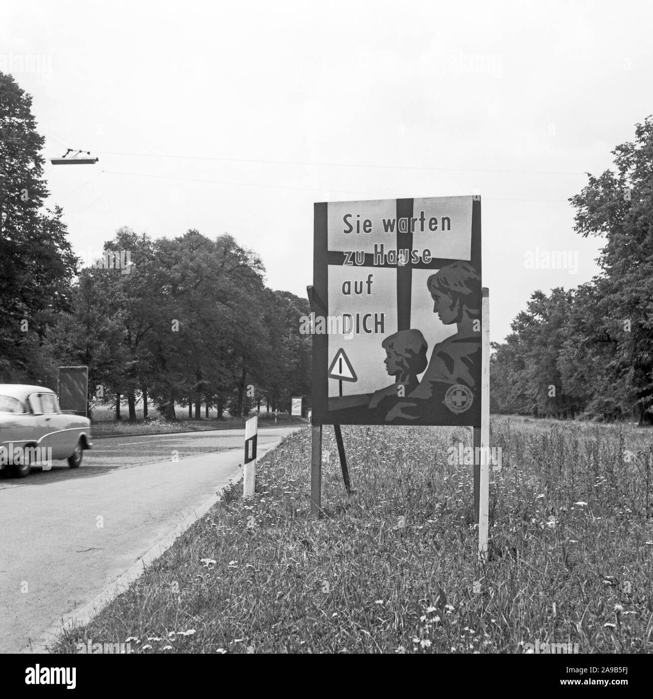 Segno di traffico da una strada in Baviera, Germania 1959 Foto Stock