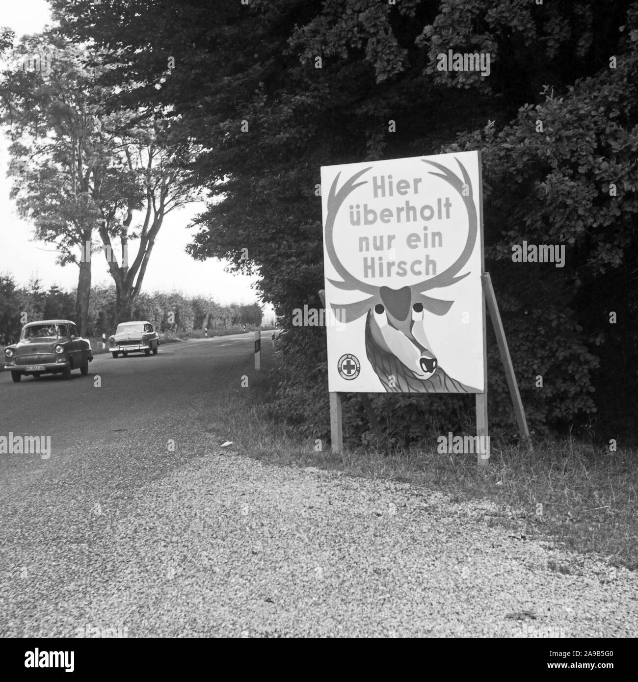 Segno di traffico da una strada in Baviera, Germania 1959 Foto Stock