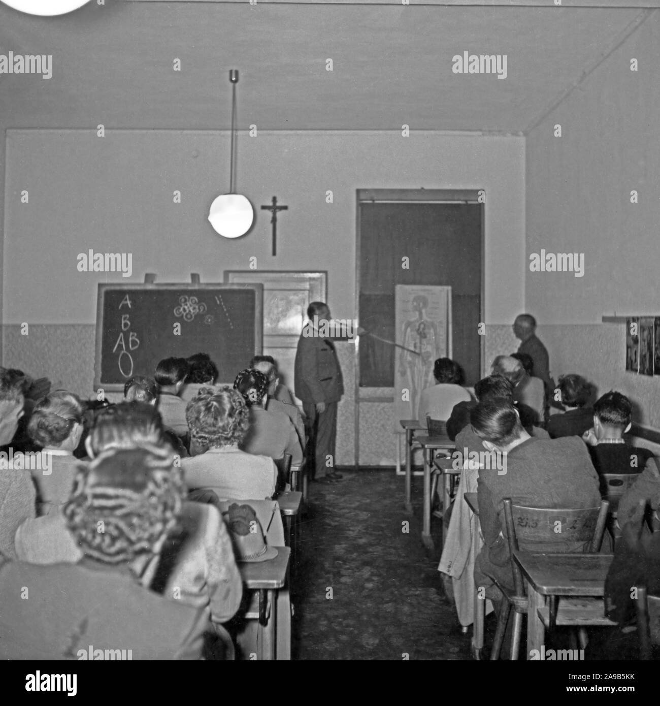 Classe di biologia in una scuola in Baviera, Germania 1958 Foto Stock