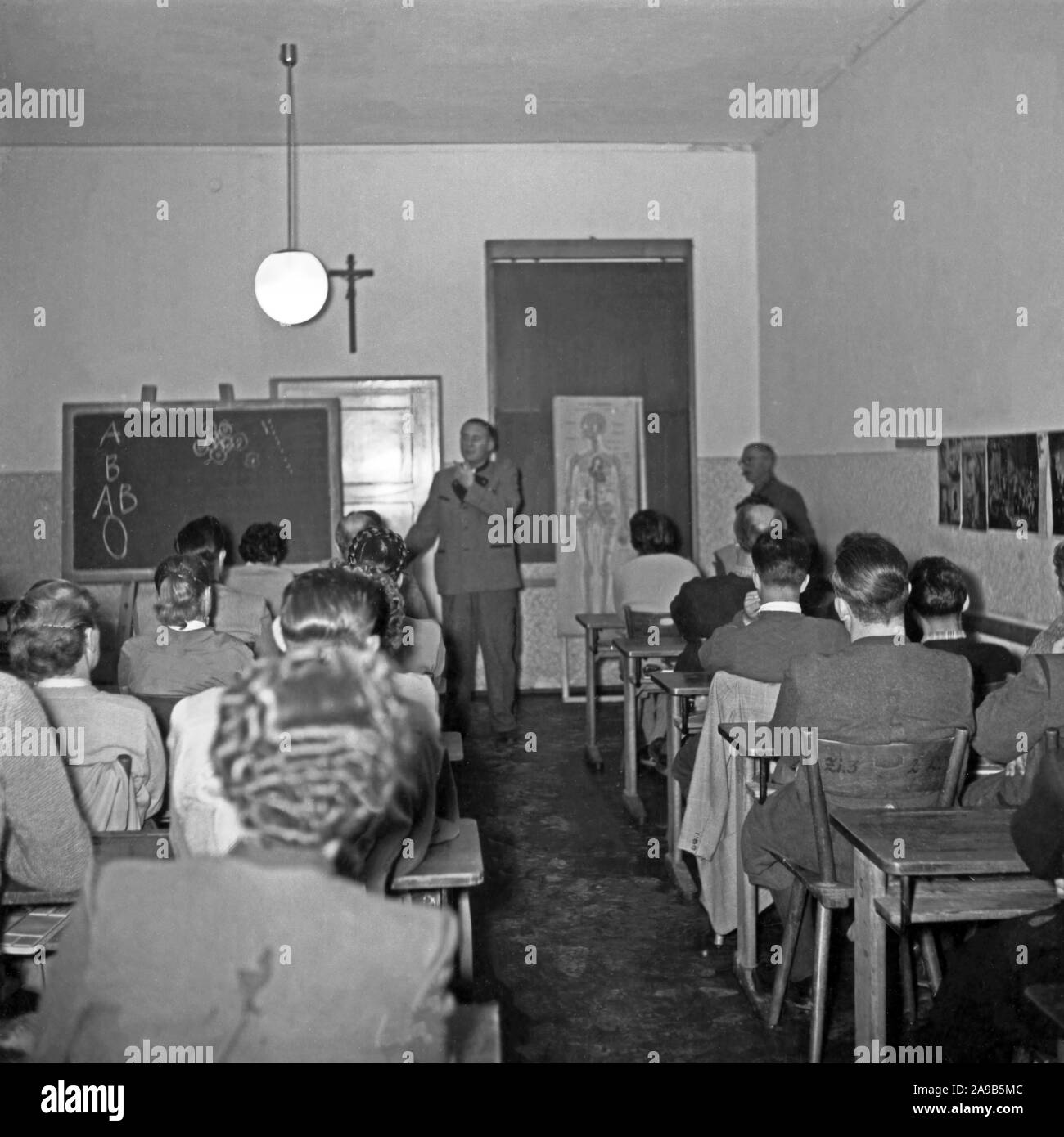 Classe di biologia in una scuola in Baviera, Germania 1958 Foto Stock
