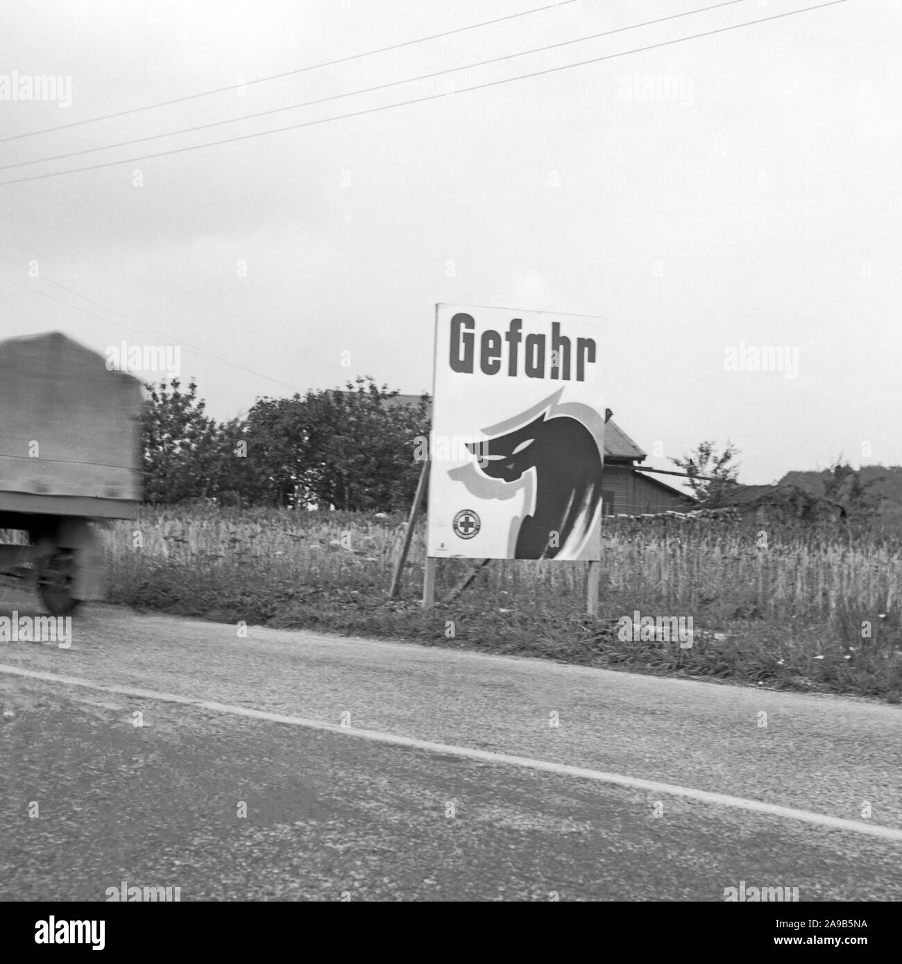 Segno di traffico da una strada in Baviera, Germania 1959 Foto Stock