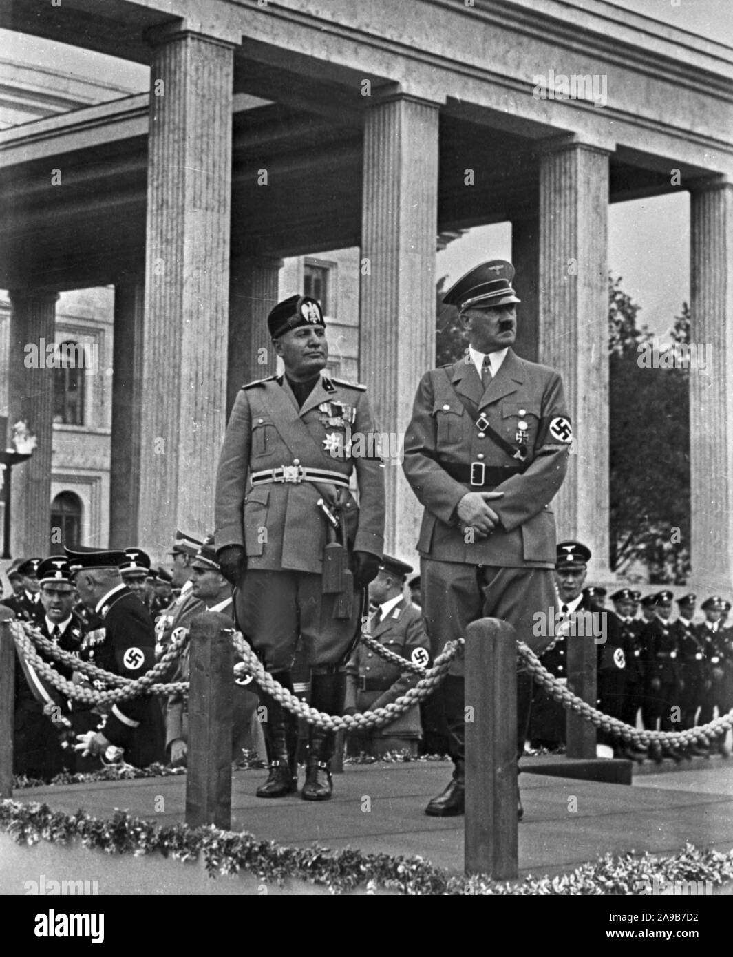Duce italiano Benito Mussolini visita di Adolf Hitler a Berlino, Germania 1930s. Foto Stock