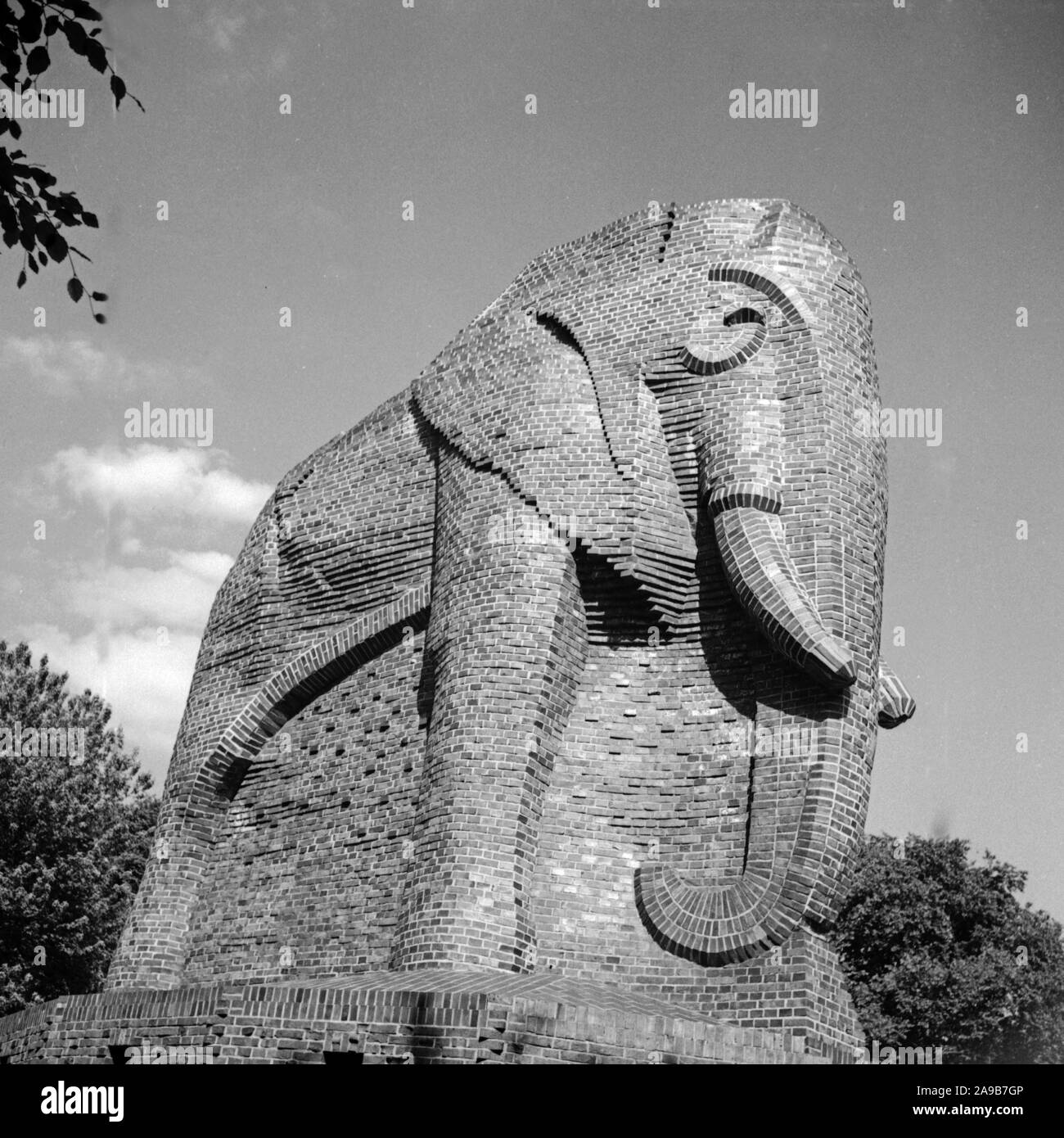 A forma di elefante monumento coloniale a Brema Schwachhausen, Germania 1930s. Foto Stock