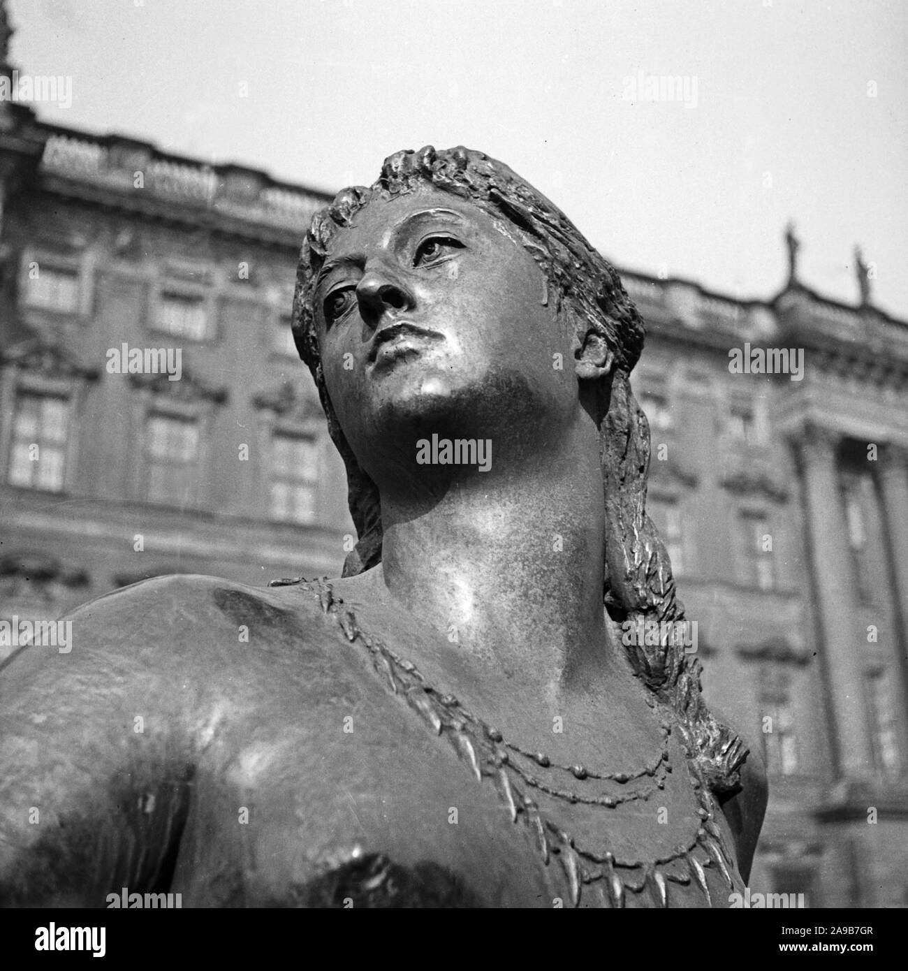 Dettaglio di una scultura a una fontana a Brema, Germania 1930s. Foto Stock