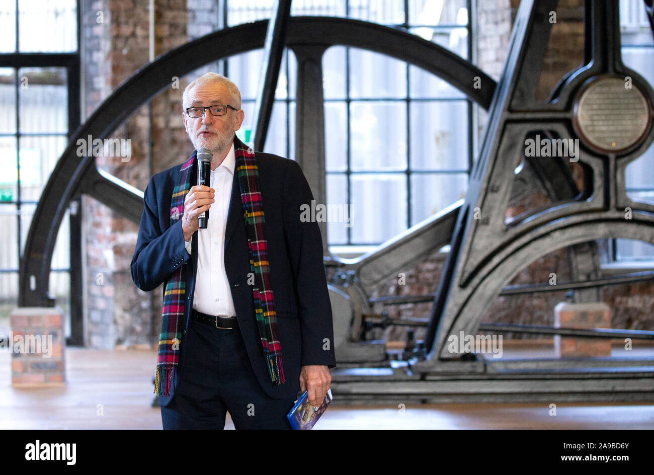 Leader laburista Jeremy Corbyn durante una visita alla National Mining Museum presso la ex Lady Victoria Colliery, Newtongrange, sulla campagna elettorale trail. Foto Stock