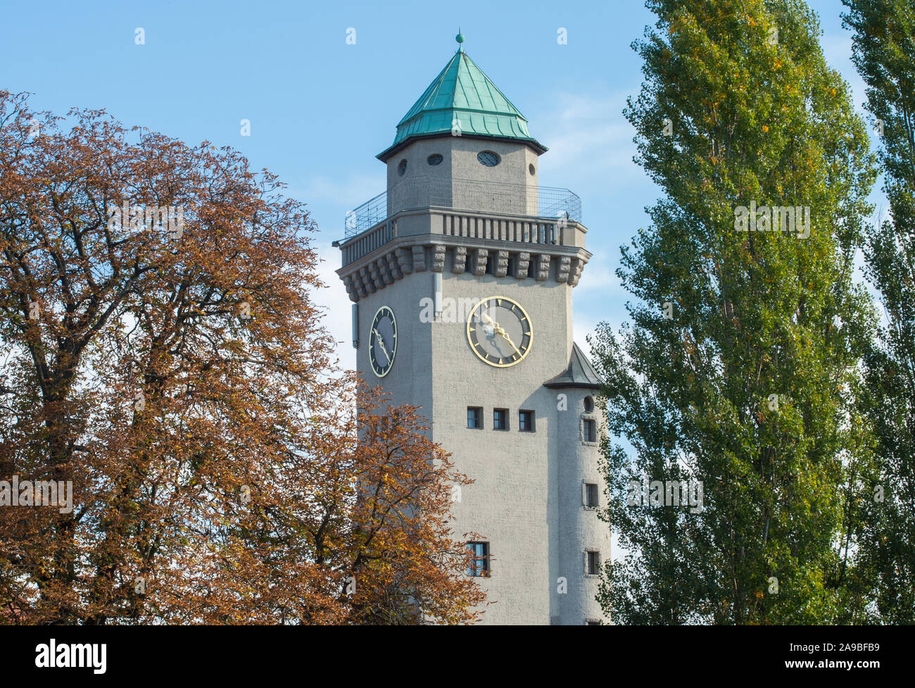 14.10.2018, Berlin , Germania - il casinò torre in Berlin-Frohnau, 1909-1910 costruita secondo i progetti di Gustav Hart e Alfred minore. 0CE181014D0 Foto Stock