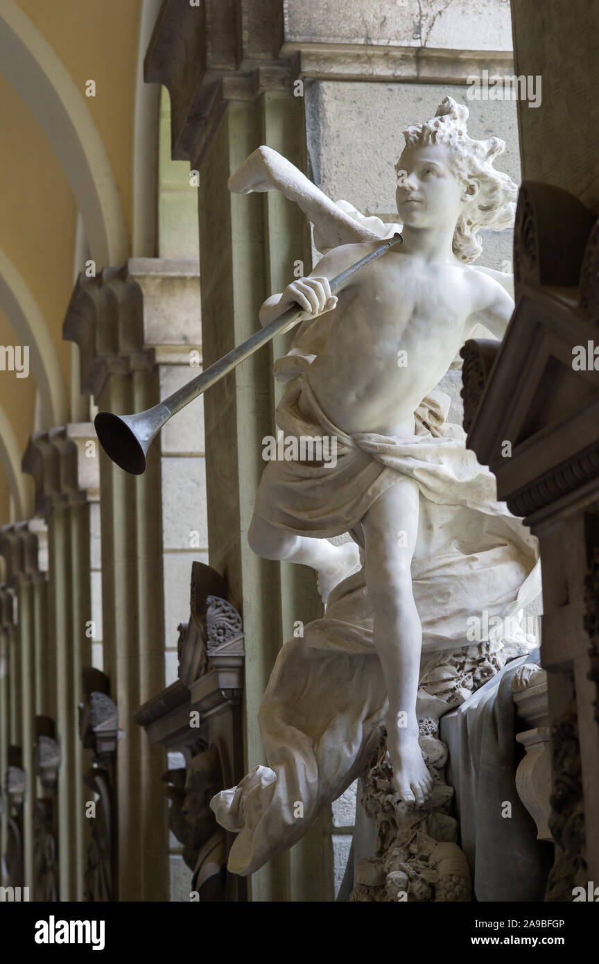 06.04.2019, Genova, liguria, Italy - Tomba scultura di un angelo con tromba presso il cimitero monumentale di Staglieno. 0CE190406D007CAROEX.JPG [modello rele Foto Stock