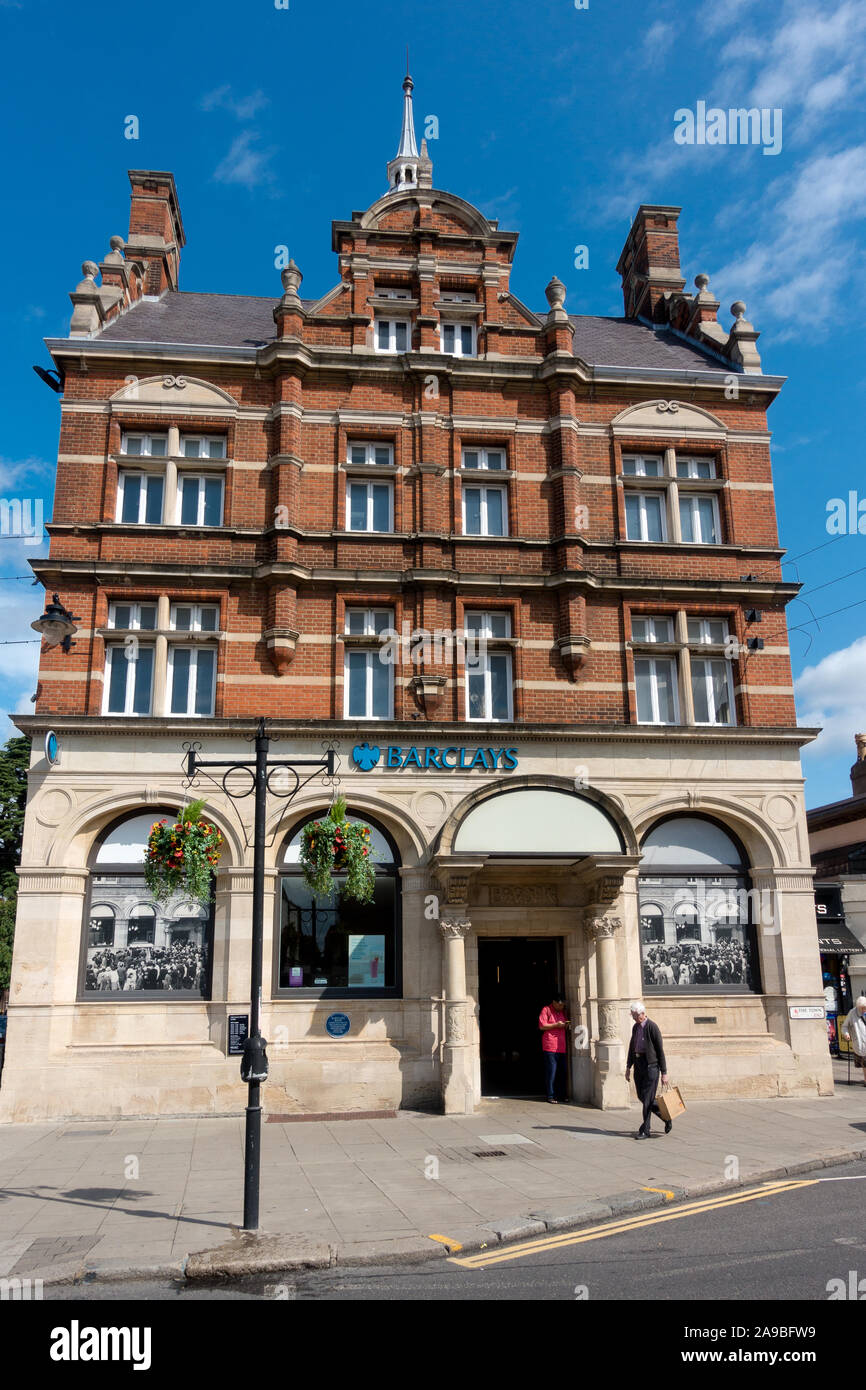 Enfield. Barclays Bank di Londra. Il primo al mondo ATM è stato installato in questa banca a Enfield nel nord di Londra Foto Stock
