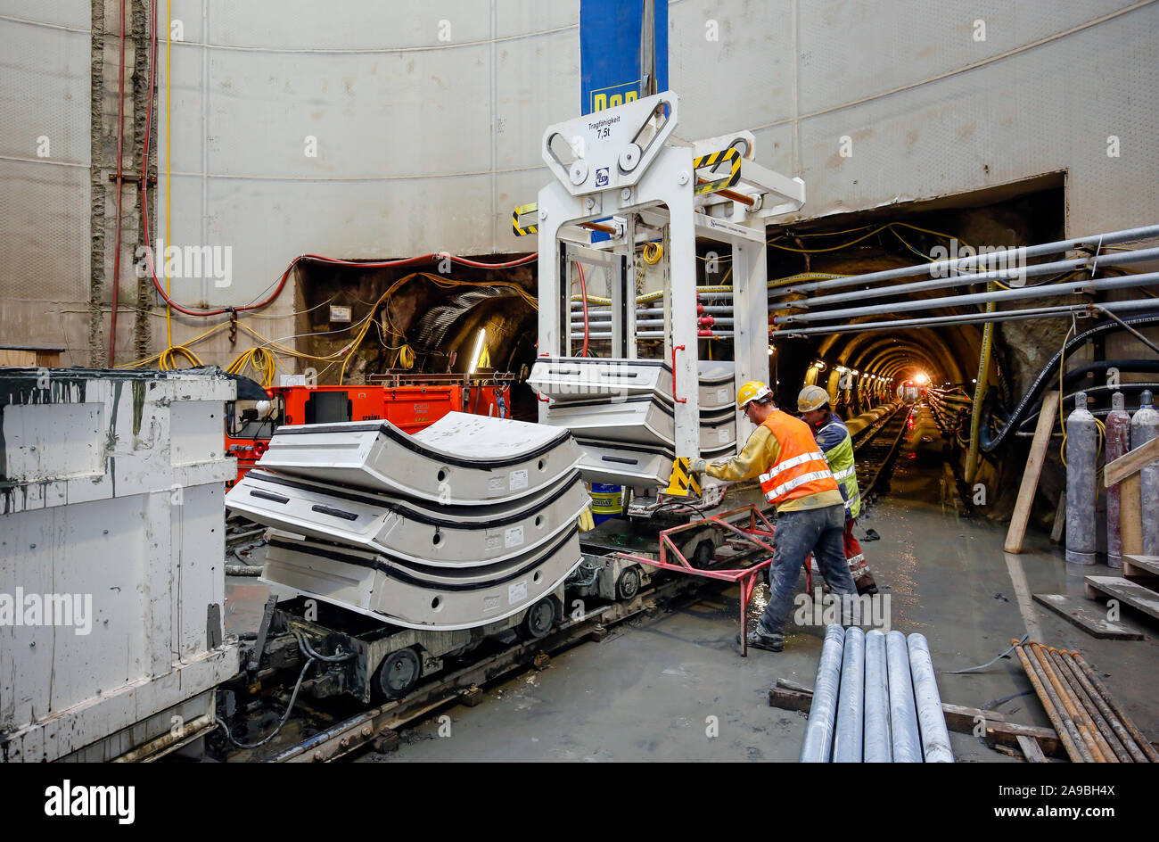 20.11.2014, Bottrop, Renania settentrionale-Vestfalia, Germania - Emscher conversione, nuova costruzione dell'Emscher fogna AKE, tunnel tuebbing guida ad albero Foto Stock