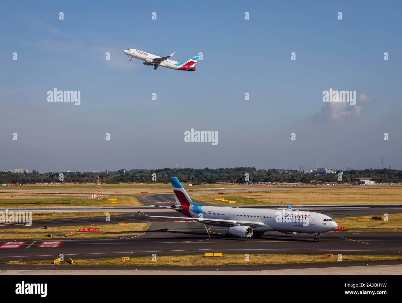 04.08.2019, Duesseldorf, nella Renania settentrionale-Vestfalia, Germania - Eurowings aeromobili, Duesseldorf International Airport, DUS. 00x190804D143CAROEX.JPG [modello Foto Stock
