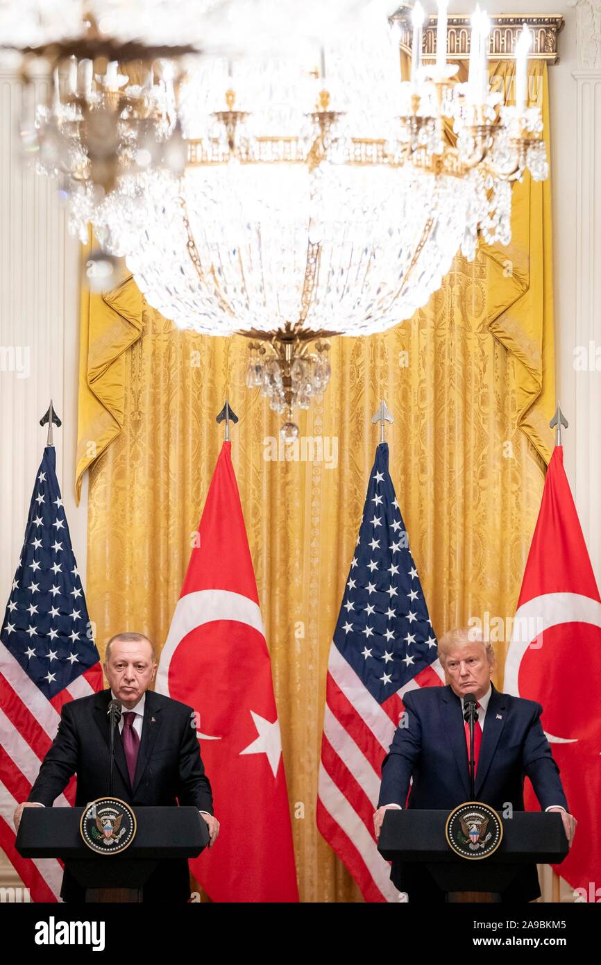 Washington, Stati Uniti d'America. 13 Novembre, 2019. U.S presidente Donald Trump e Presidente turco Recep Tayyip Erdogan nel corso di una conferenza stampa congiunta nella Sala Est della Casa Bianca Novembre 13, 2019 a Washington, DC. Credito: Tia Dufour/White House foto/Alamy Live News Foto Stock