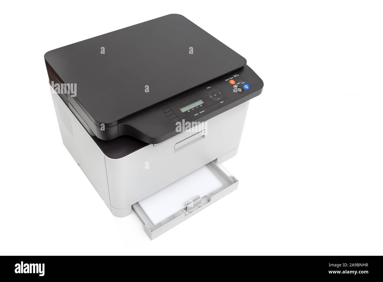 Dispositivo multifunzione, copiatrice, scanner e stampante in ufficio. Stampante laser professionale wide image isolato. Foto Stock