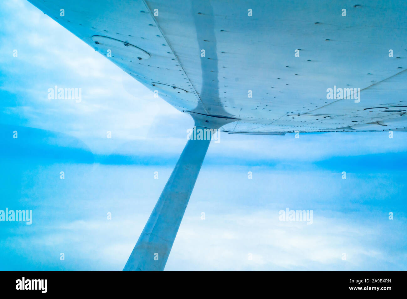 Fotografia del cielo prese durante un volo realizzato in un piccolo aereo in Ecuador. Foto Stock