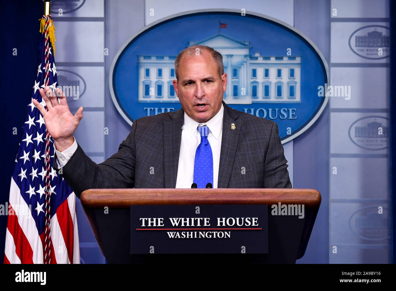 Washington, Stati Uniti. Xiv Nov, 2019. Il CBP Direttore Mark Morgan mutandine reporters circa il confine meridionale e aggiornate sul processo di presidente trionfi frontiera muro, alla Casa Bianca di Washington, DC il giovedì 14 novembre, 2019. Foto di Kevin Dietsch/UPI Credito: UPI/Alamy Live News Foto Stock