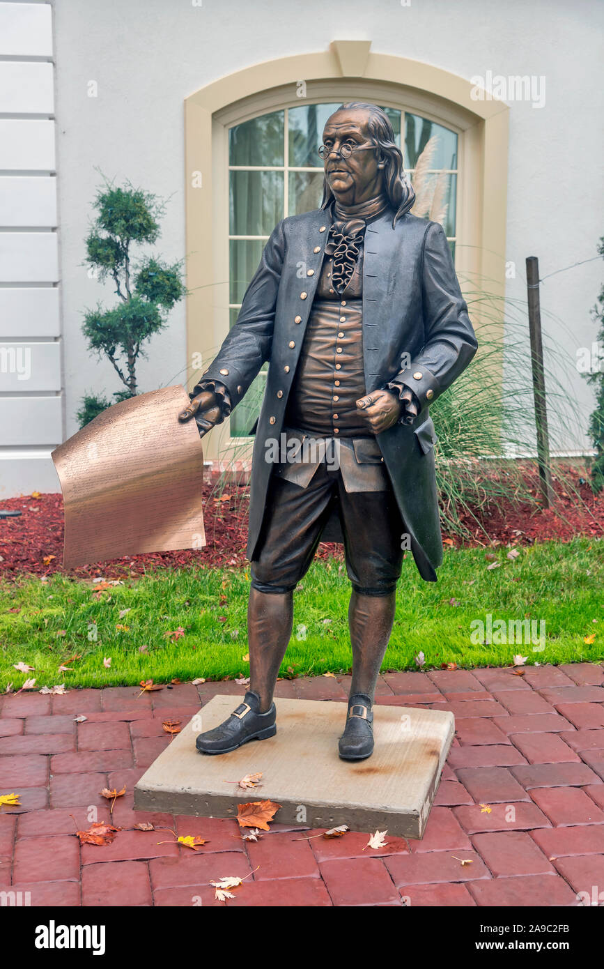 I padri degli Stati Uniti Benjamin Franklin, statua di fronte ad un ufficio di Philadelphia ,Philadelphia, Pennsylvania, STATI UNITI D'AMERICA Foto Stock