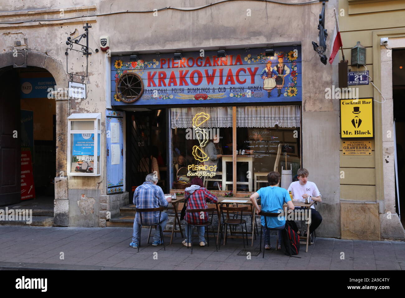 Cracovia. Cracovia. La Polonia. Il ristorante 'Krakowiacy' che serve gnocchi polacca (pierogi) nel centro della Città Vecchia. Foto Stock