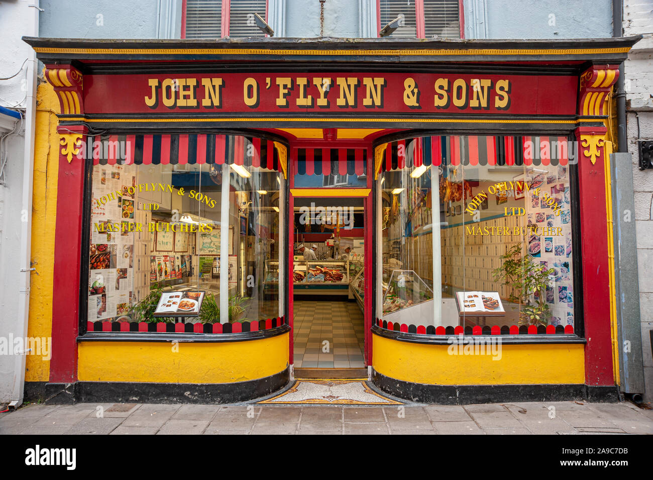 Tradizionale negozio di macellaio in sughero, County Cork, Irlanda Foto Stock