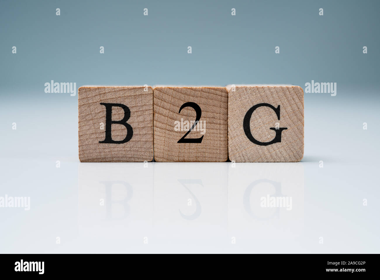 B2G blocchetti di legno che rappresentano imprese governo 2 Modello di Business Foto Stock